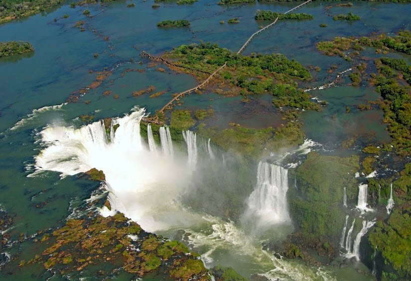 Iguazu Falls (Cataratas do Iguaçu), Paraná (border with Argentina), Brazil